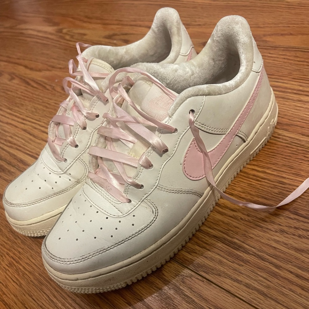 💗PINK NIKE AIR FORCE 1💗